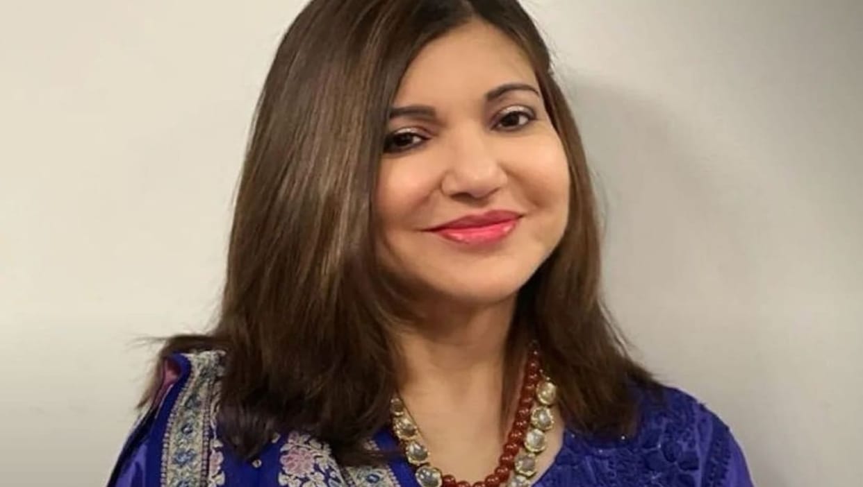 Singer Alka Yagnik is suffering from rare sensory neural nerve hearing loss provides health update on insta