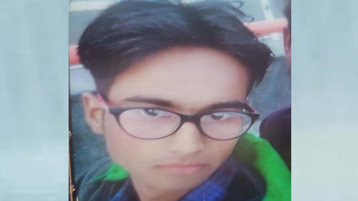 Etawah: Body of a youth found hanging