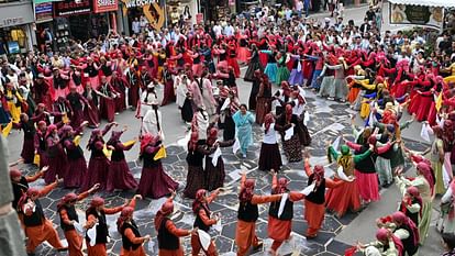 International Shimla Summer Festival 300 women performed Mahanati on Mall Road