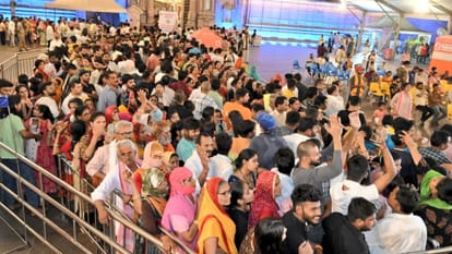 new record in Vishwanath Dham three crore devotees attended five months income also increased by 33 percent