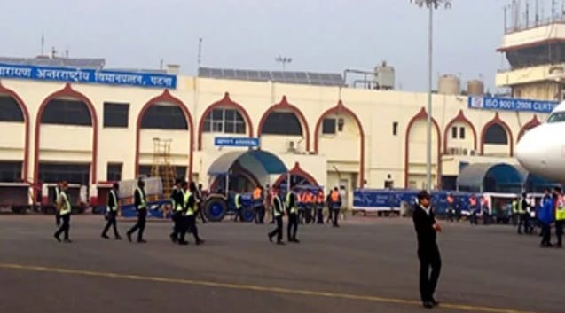 Bihar News: Emergency land of plane going from Delhi to Shillong at Patna airport, Spice Jet, flight status