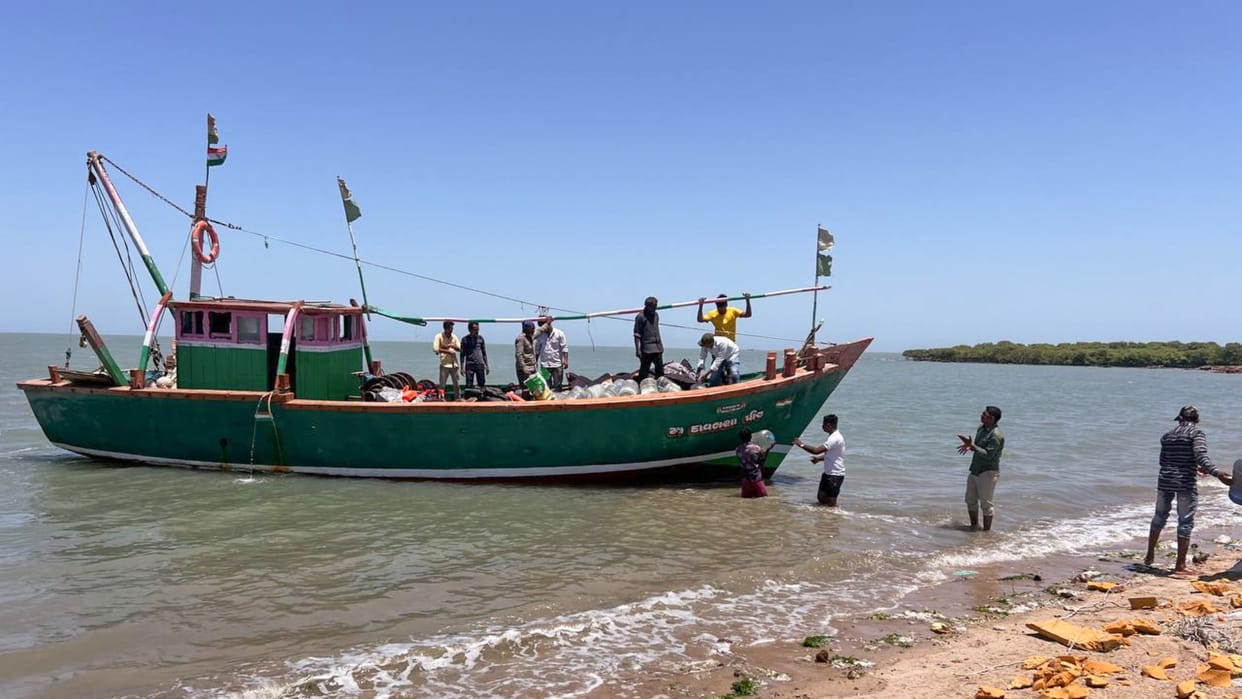 Sri Lanka Navy arrests four Indian fishermen