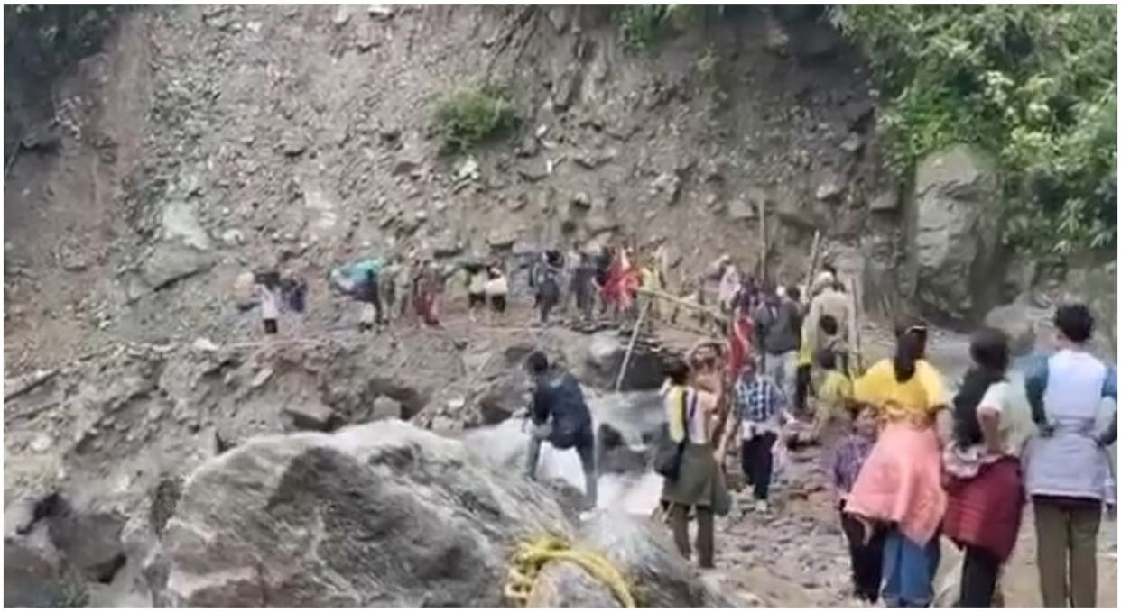 Sikkim Landslides Tourists rescue continues as BRO and Government taking precaution Minister reaches site news