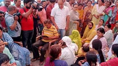 Dehradun Crime Shootout killers Youths shot in raipur Dehradun Angry family members and people blocked road