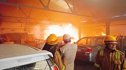 Kanpur Fire: केटीएल वर्कशाॅप में शॉर्ट सर्किट से लगी भीषण आग, 15 कारें जली…दमकल की छह गाड़ियों ने पाया काबू A massive fire broke out in KTL workshop due to short circuit, six fire engines brought it under control