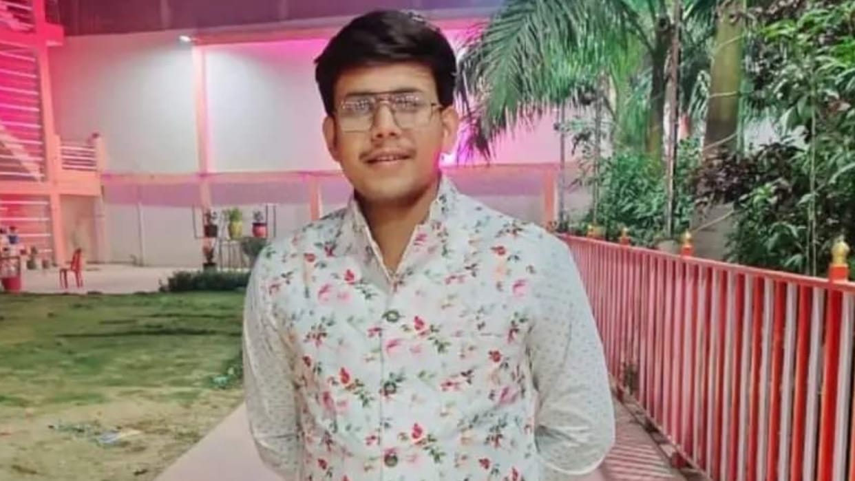 JE Ayush Jaiswal died and many people injured in road accident in Mirzapur