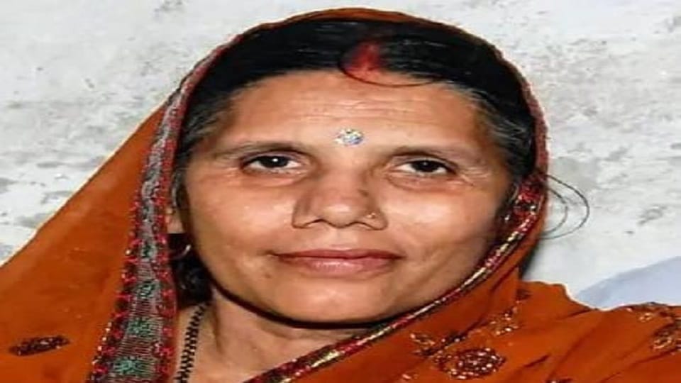 Gold earrings disappeared from dead body in the ambulance in Ghaziabad