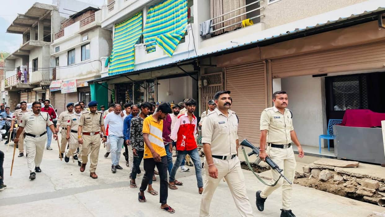 Rajgarh Narsinghgarh police took out procession against terrorists hooliganism is sin police is our father