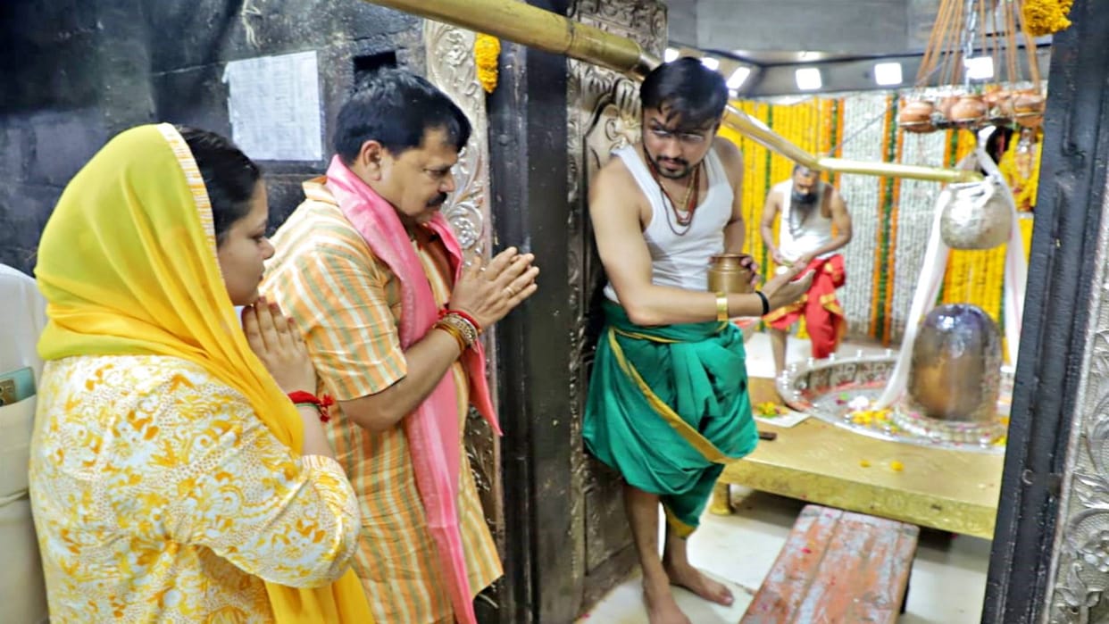 Baba Mahakal Temple Ujjain Energy Minister Pradyuman Singh Tomar visited Baba Mahakal