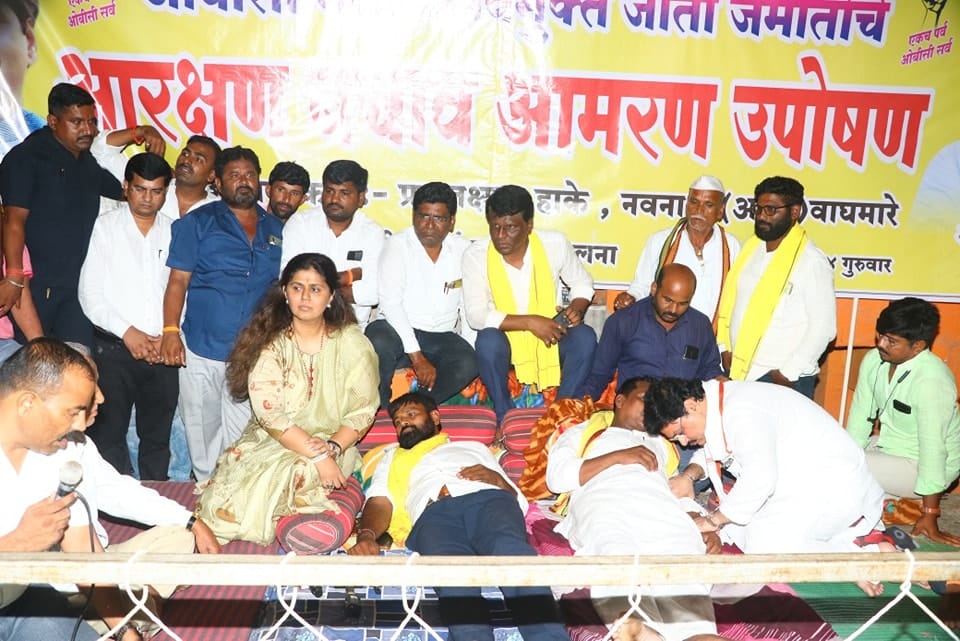 Maharashtra: Agriculture Minister met OBC workers sitting on hunger strike, said- we’ll tell govt about demand