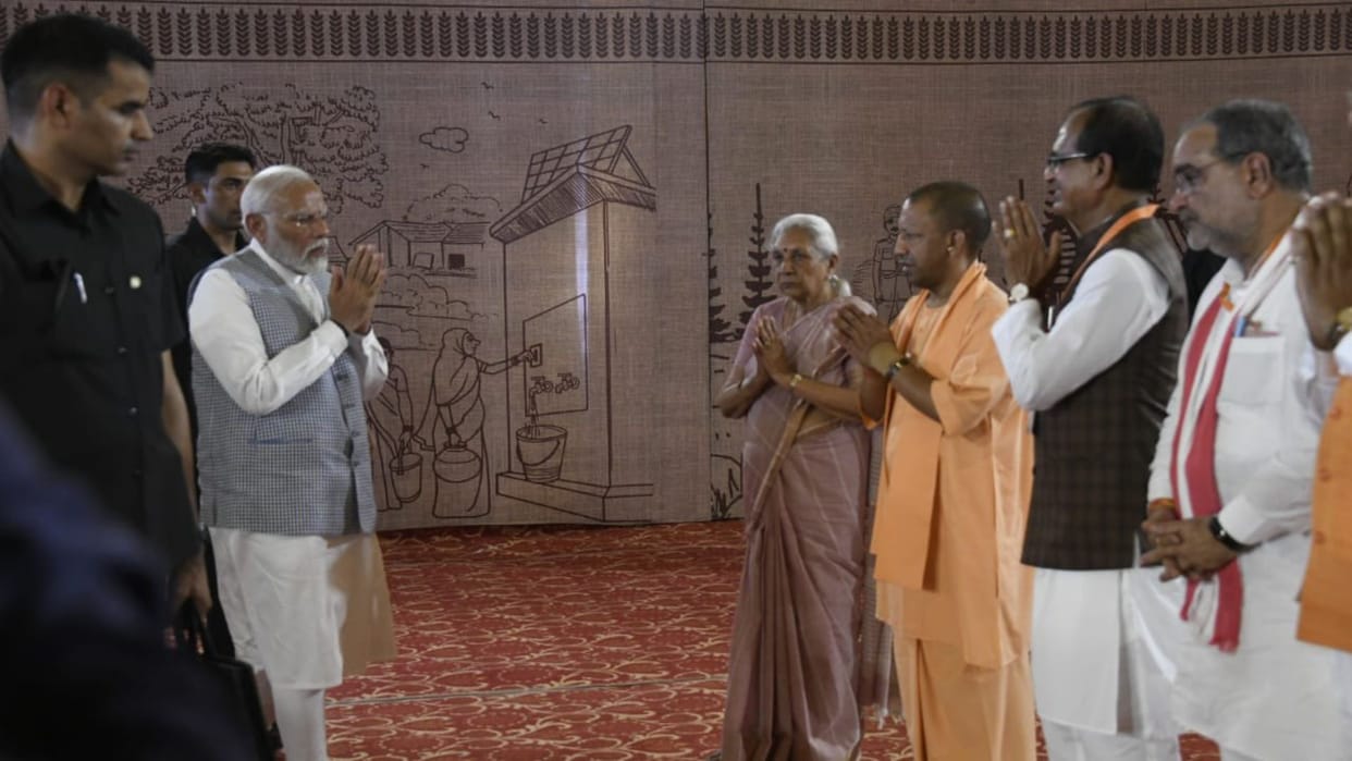 PM Modi Varanasi Visit CM expressed gratitude for won lok sabha Election said- we seen changing Kashi