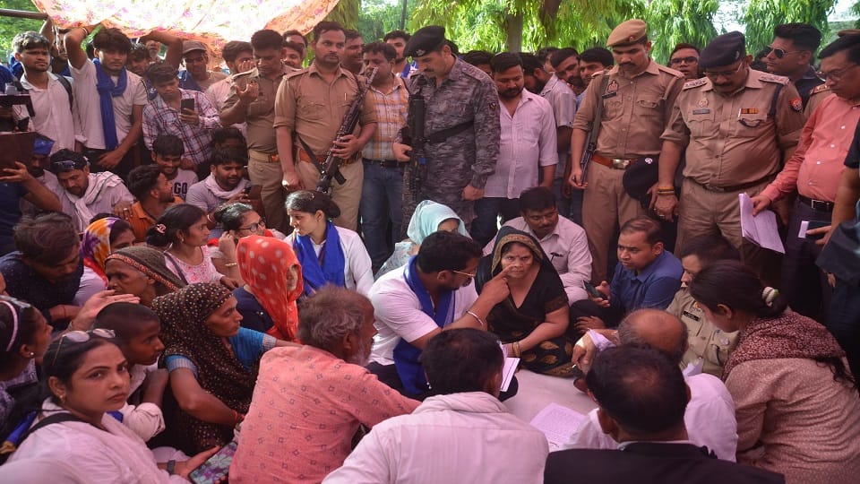 MP Chandrashekhar Azad arrived to protest against the murder of the youth