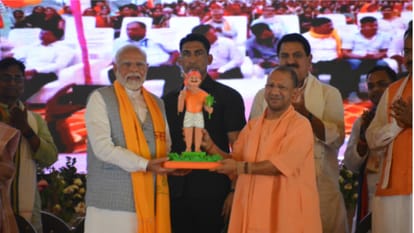 PM Modi Varanasi Visit Highlights of PM Modi said Maa Ganga adopted me in Jansabha at Kashi