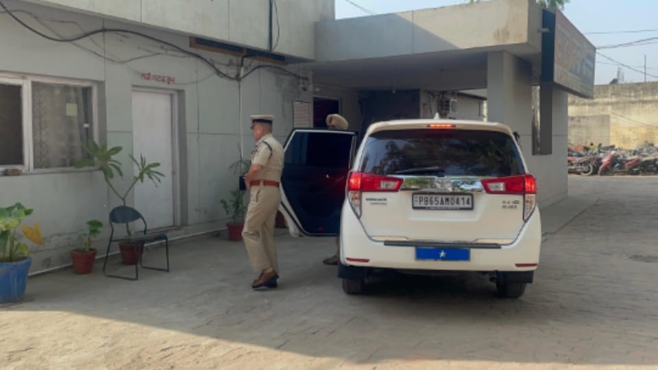 DIG Jalandhar range reached Tanda police station for surprise inspection