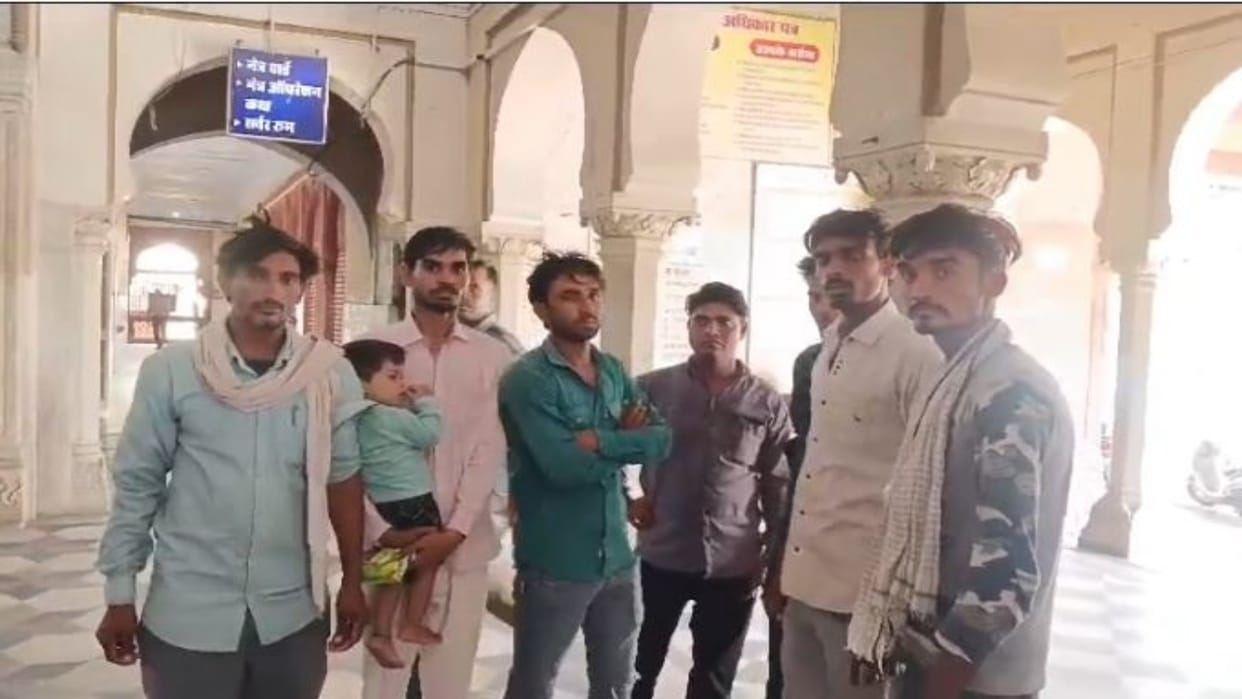 Alwar News: 5 mobile phones stolen from Dharamshala, administration is not showing the footage