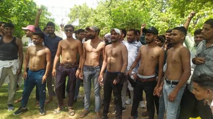 Dholpur News: Youth protest against women's reservation, accuse government of step-motherly treatment