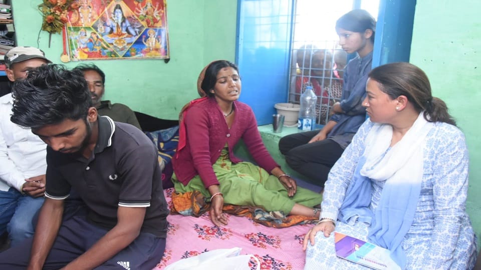 pain of Prema Devi, wife of daily wage laborer Diwan Ram, who died in almora Binsar forest fire incident