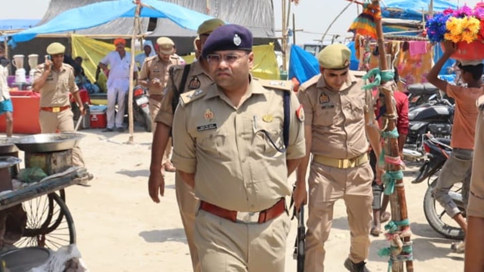 UP: Big action by Sambhal SP... 39 policemen including Gunnaur police station in-charge suspended