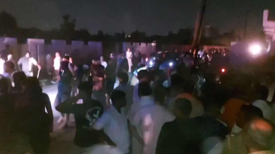 Angry people surrounded Sudamapuri power house due to power cut in greater noida