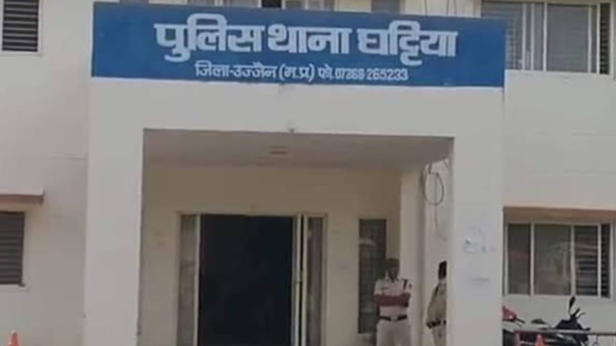 The old man committed suicide by hanging himself from a bullock cart in ujjain