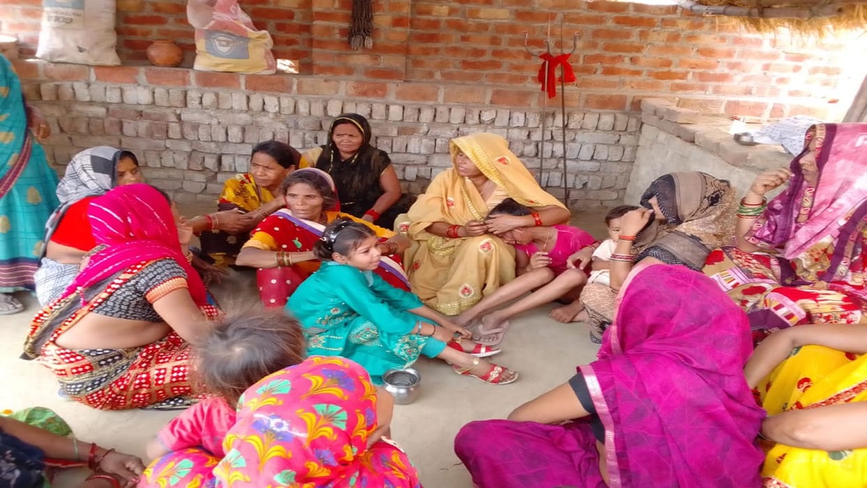 teenage girl committed suicide by set fire on herself in Shahjahanpur