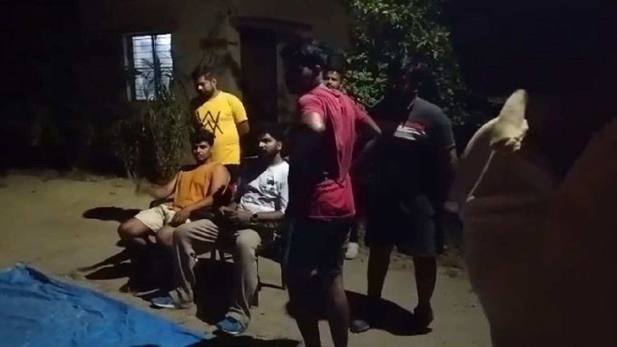 People lost their sleep due to power cuts in scorching heat in Lakhimpur kheri