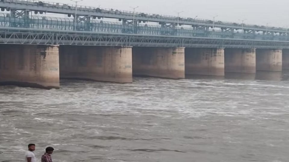 Rising water level of Ganga-Yamuna