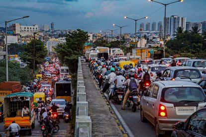 Bengaluru Traffic Crisis: Karnataka Offers Rs 50000 Per Employee to Shift Jobs to Tier-2 Cities