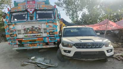 सीबीगंज में ट्रक चालकों से वसूली करने वालों की बरामद की गई स्कॉर्पियो