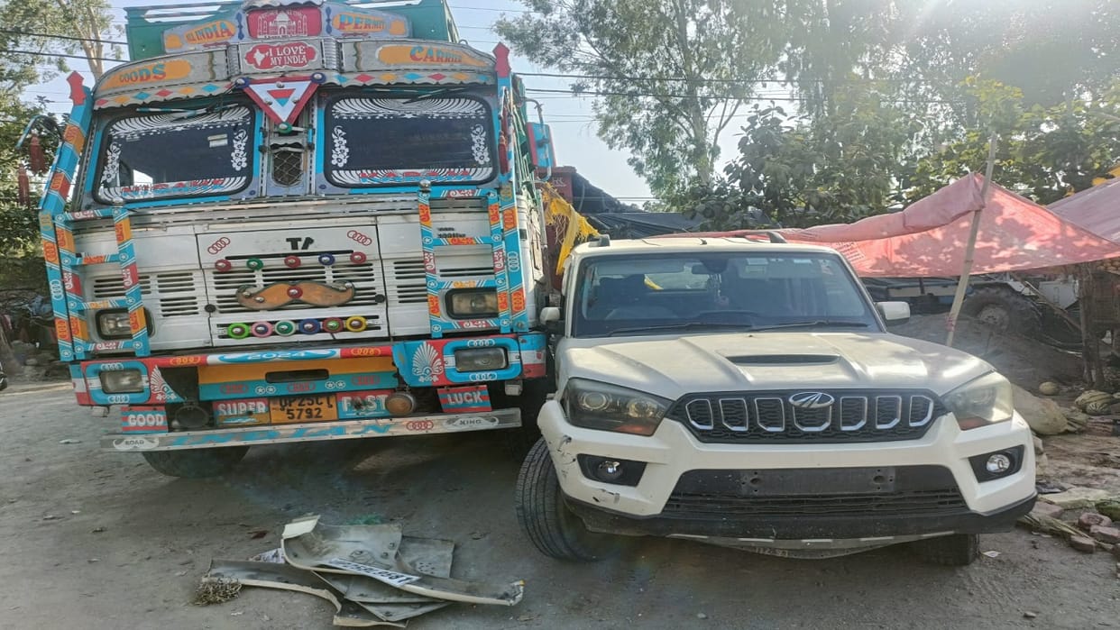 goons who extorted money from truck drivers had gifted a car worth Rs 17 lakh to the officer