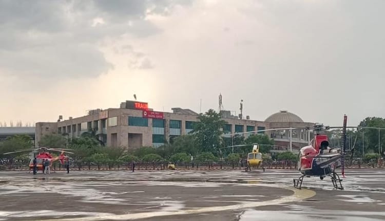 Chamoli: रतगांव में दो दिन से सड़क बंद, महिला की बिगड़ी तबीयत,  एयर लिफ्ट कर भेजा एम्स ऋषिकेश