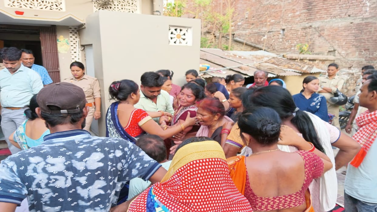 Girl commits suicide by hanging herself, family members accuse police of torture