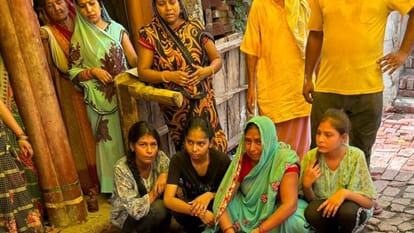 mother and son death same time last rites performed together in ghazipur