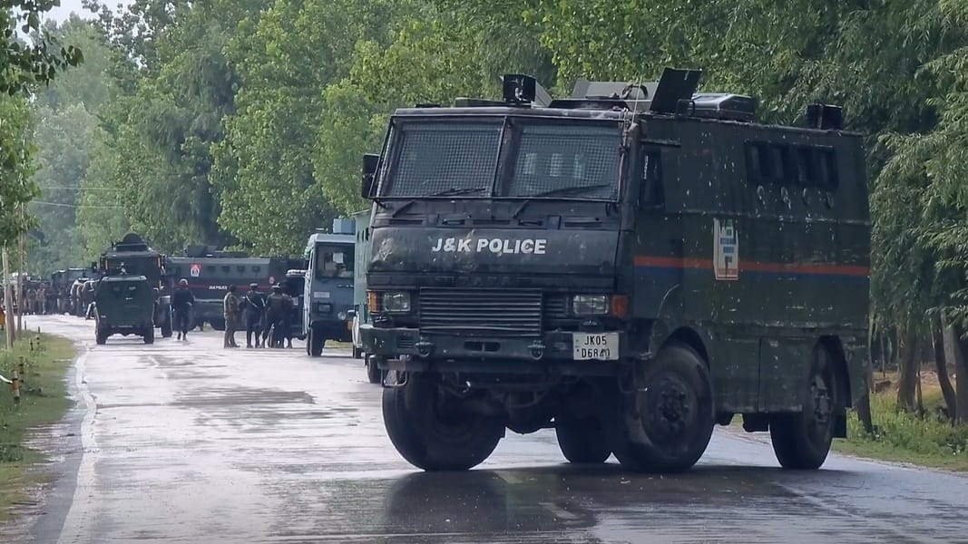 jammu kashmir Encounter : Big success before PM modi visit kashmir two Pakistani terrorists killed