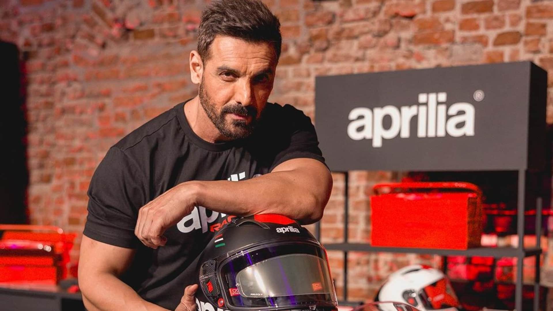 Stars who do not believe in religion Farhan Akhtar anurag kashyap John Abraham Kamal Haasan Akshay Kumar