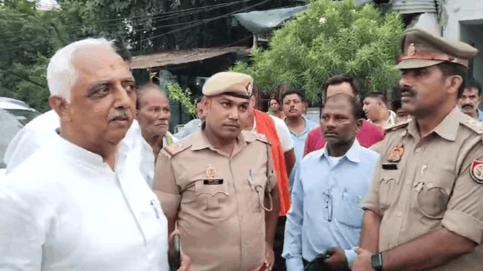 Police removed the hooter from the vehicle of a Congress leader in Deoria