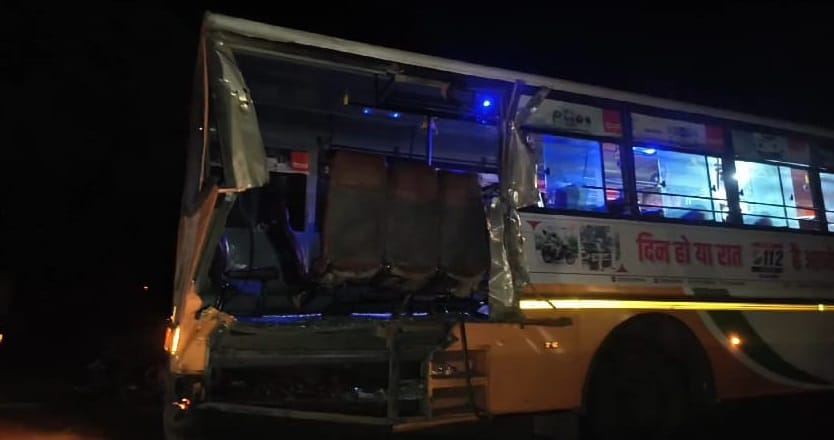 Truck hits roadways bus on Kanpur-Agra highway in Etawah, four passengers injured, admitted to CHC