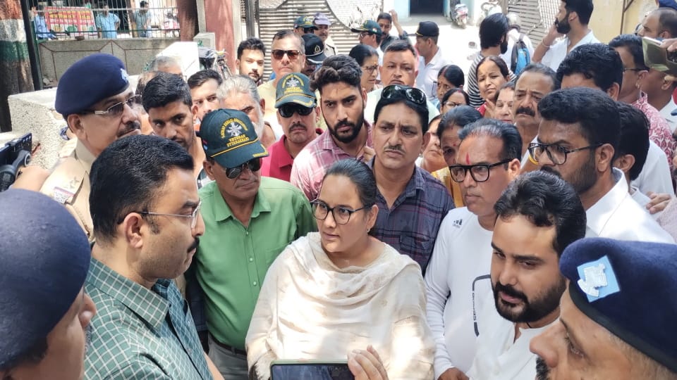 Dehradun Crime Shootout Victim Wife and sister Appeal to dehradun Band on 20 June