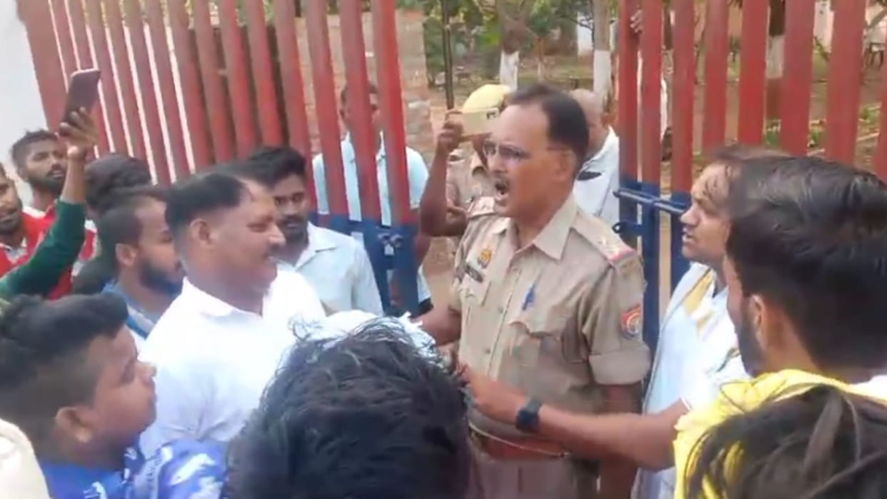 Bhim Army gheraoed police station in protest against murder of teenager in chandauli