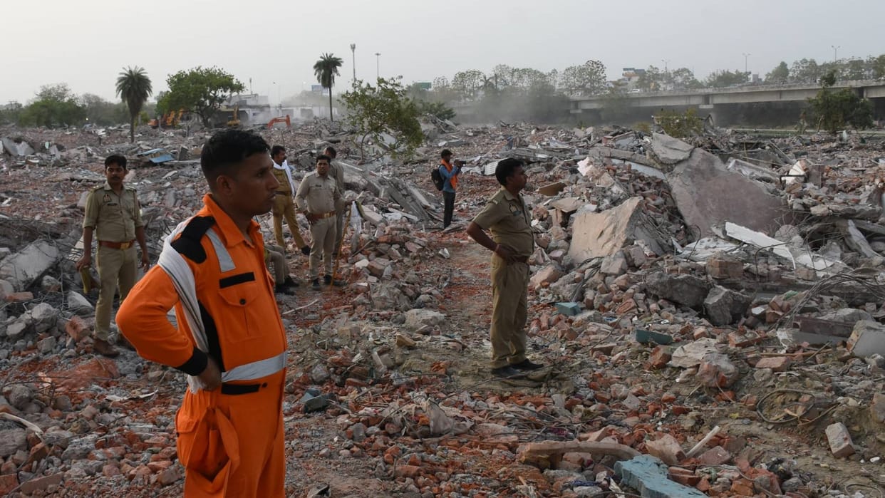 Illigal constructions demolished in Akbar nagar Lucknow.