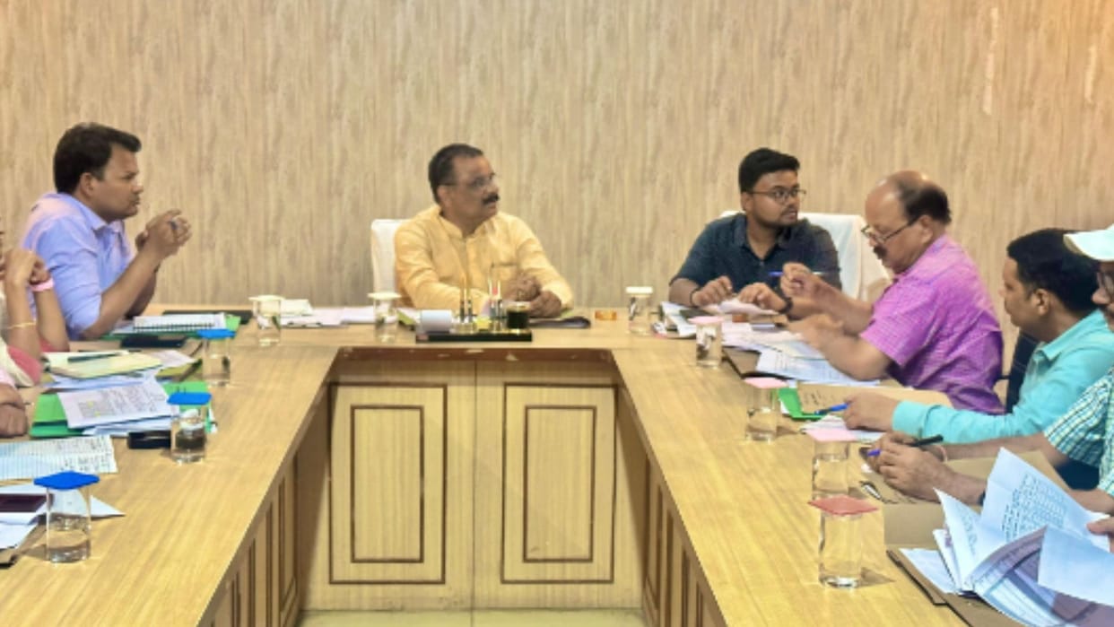 Varanasi Mayor instructions for Complete cleaning of all drains within week in  Municipal Corporation meeting