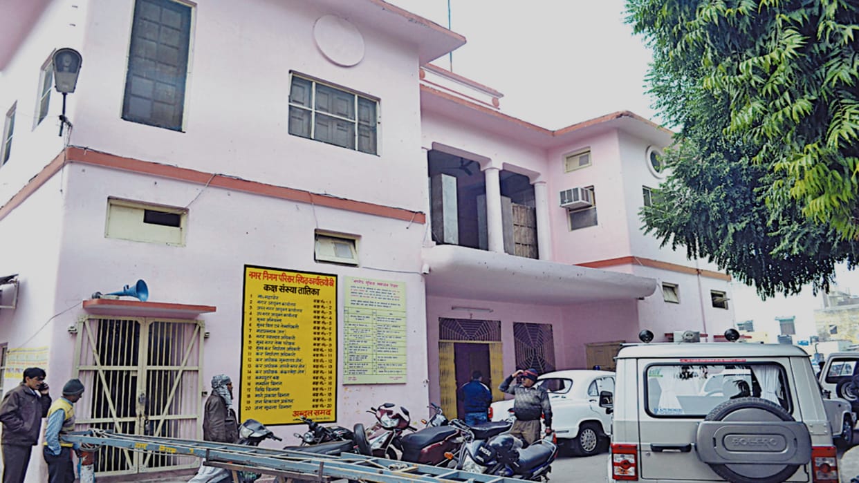 Meerut Municipal Corporation: Salary of 400 employees stuck... Said - Will go on strike on Holi