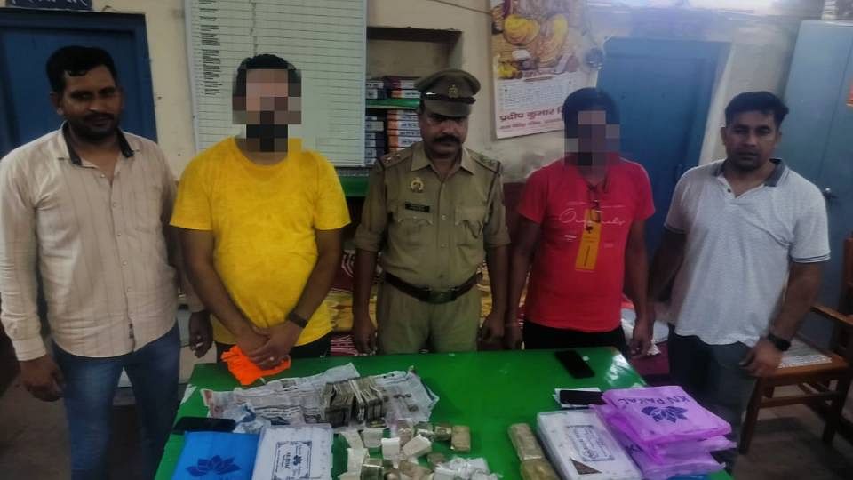 GRP seized silver worth 37 lakh at Agra Cantt station and detained two accused