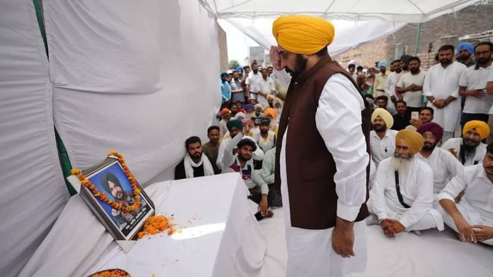 CM Bhagwant Mann paid tribute to martyred soldier Trilochan Singh in Sunam