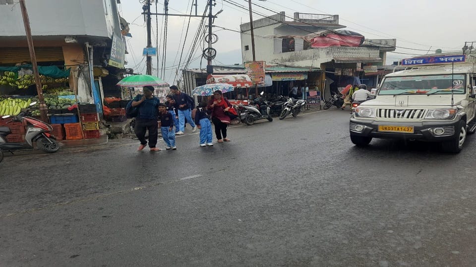 NH and Ghat Panar motor road closed due to rains in champawat