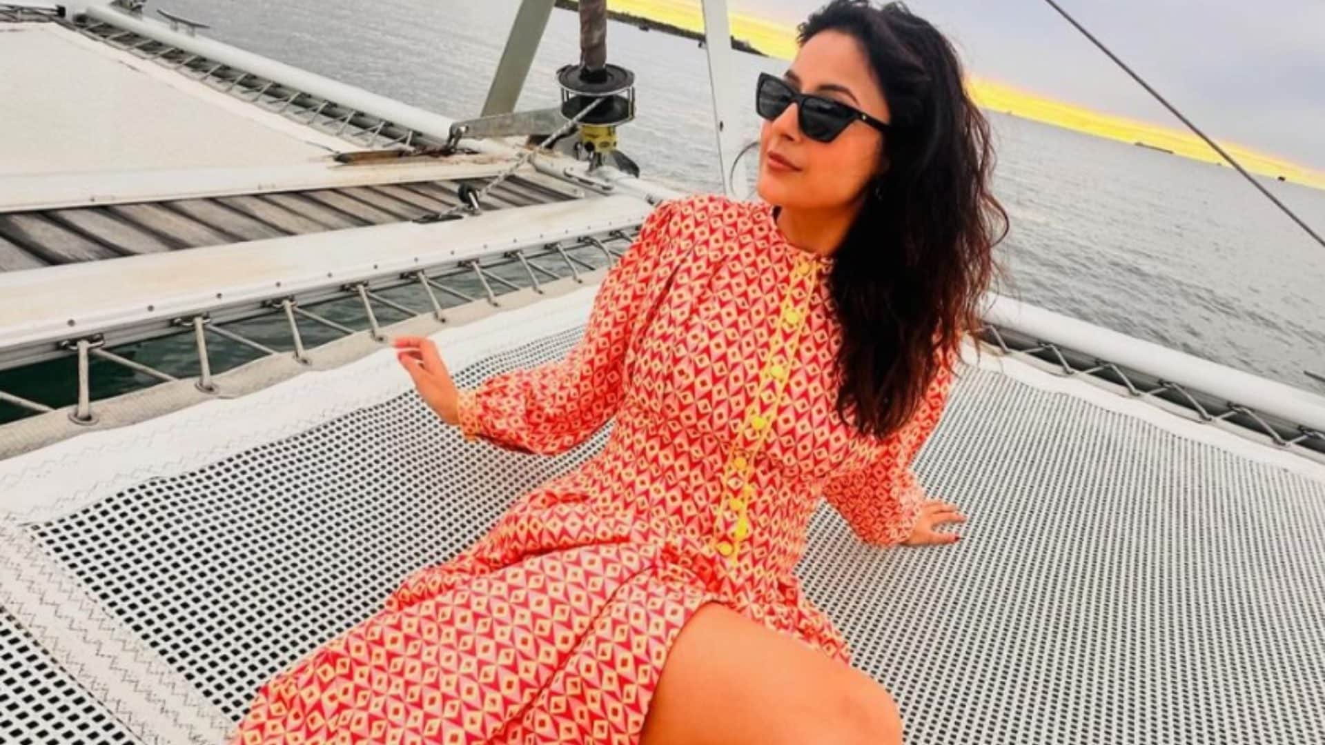 Honey Singh Announces New Song Shishe Wali Chunni with Shehnaaz Gill Also revealed First look