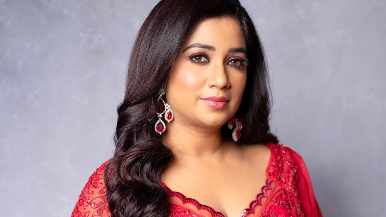 Singer shreya ghoshal postponed her mumbai music concert and says will come again with more strength