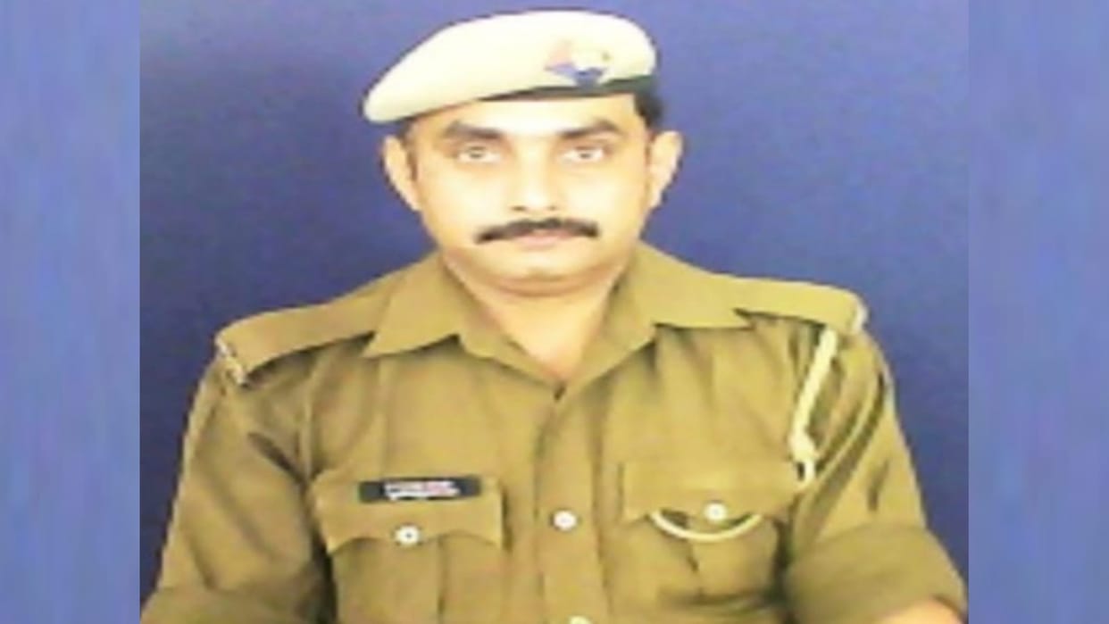 PTS head constable died in an accident on Lucknow Varanasi national highway.