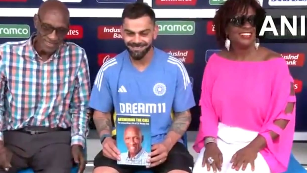 T20 World Cup 2024: Former West Indies fast bowler Wesley Hall met the Indian team, got a special gift, video