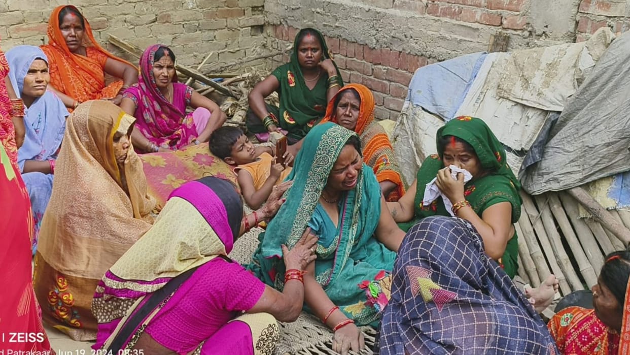 young man dead body found village in azamgarh gone out for labourer